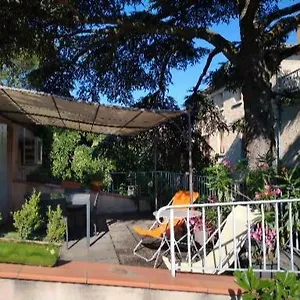 Maison De Ville Aux Couleurs Provençales. Carpentras
